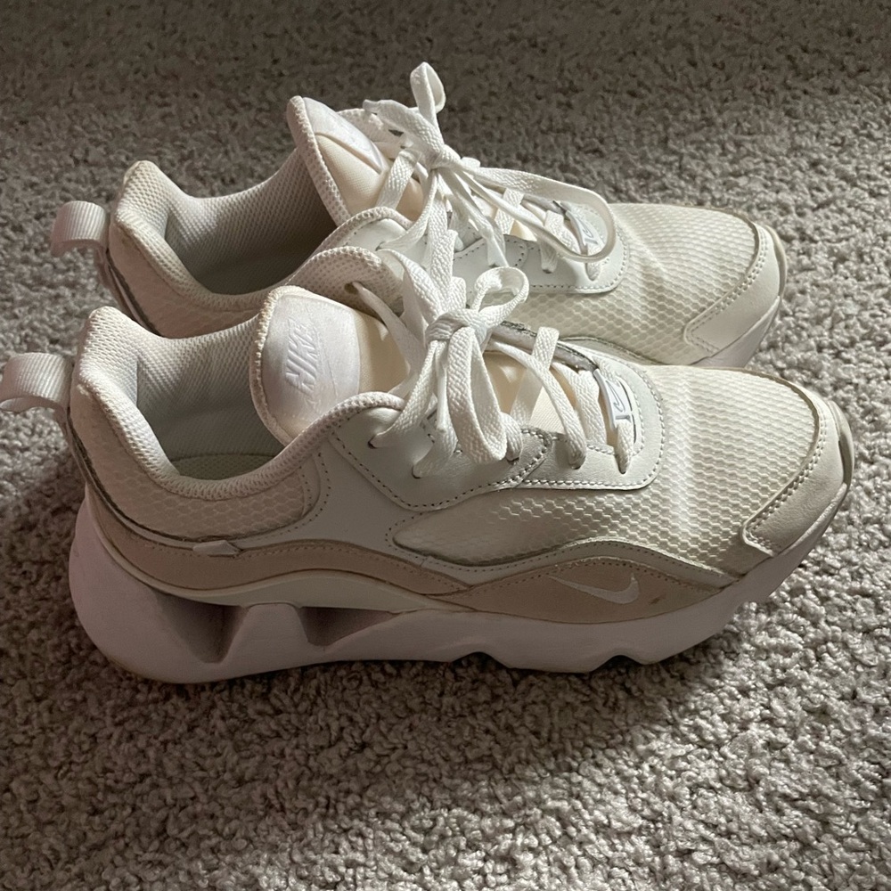 Nike RYZ 365 Sneakers